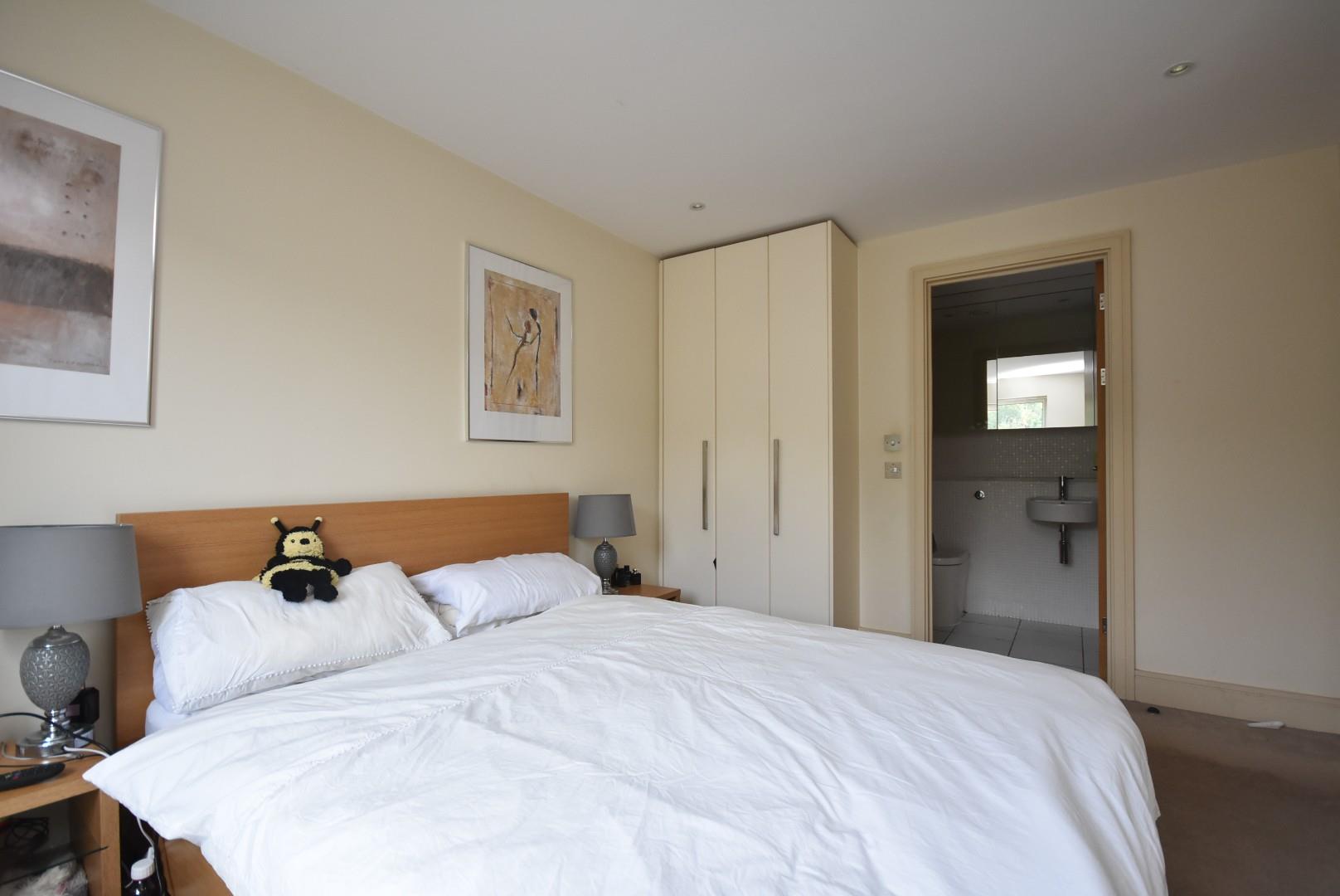 208 Woodlands, Hayes Point, Sully, CF64 5QF